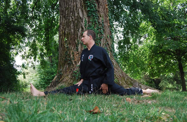 Dario, Stretching Viet Vo Dao, Estate 2011 Dario Canil e la passione per il Viet Vo Dao, antica Arte Marziale Vietnamita