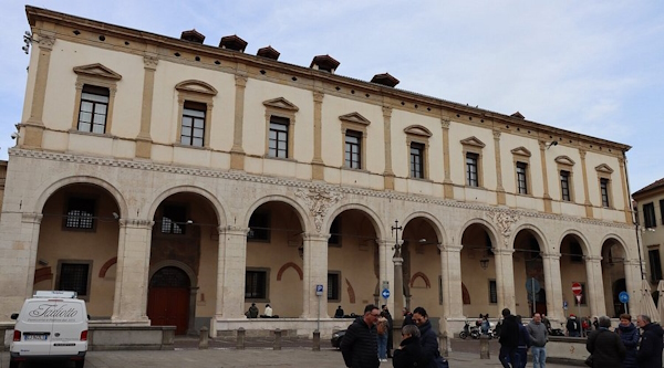 Dario Canil presenta corsi e seminari Reiki vicino a Castelfranco Veneto, in Veneto, a Dolo (Venezia).