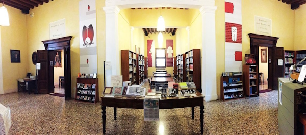 Palazzo del Monte di Pietà, dettaglio. Dario Canil presenta i corsi e i seminari Reiki vicino a Castelfranco Veneto, in Veneto.