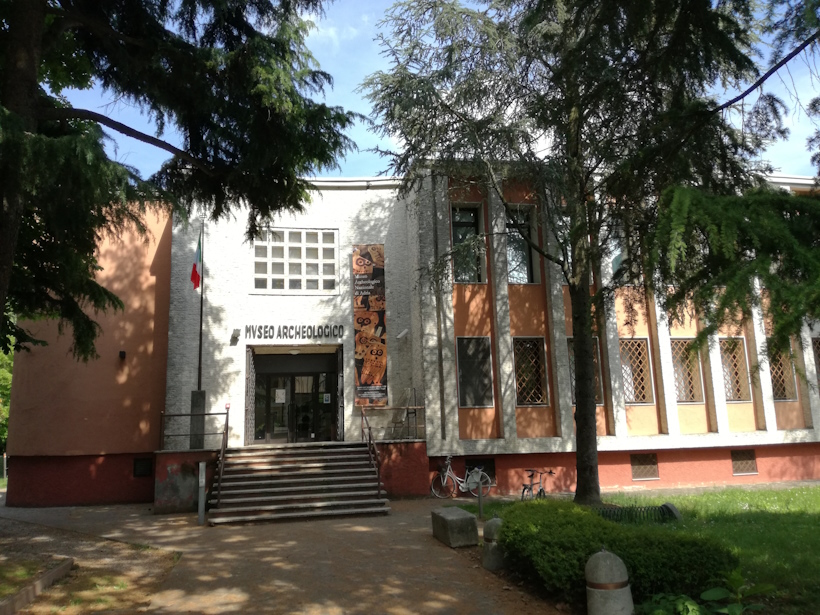 Luoghi memoriabili di Rovigo: Adria: il Museo Archeologico Nazionale. Dario Canil presenta corsi e seminari Reiki a Dolo (Venezia), vicino al Museo Archeologico Nazionale di Adria.