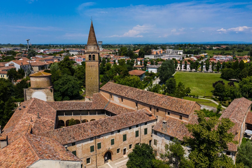 Luoghi memoriabili di Rovigo: Badia Polesine. Dario Canil presenta corsi e seminari Reiki a Dolo (Venezia), vicino a Badia Polesine in provincia di Rovigo.