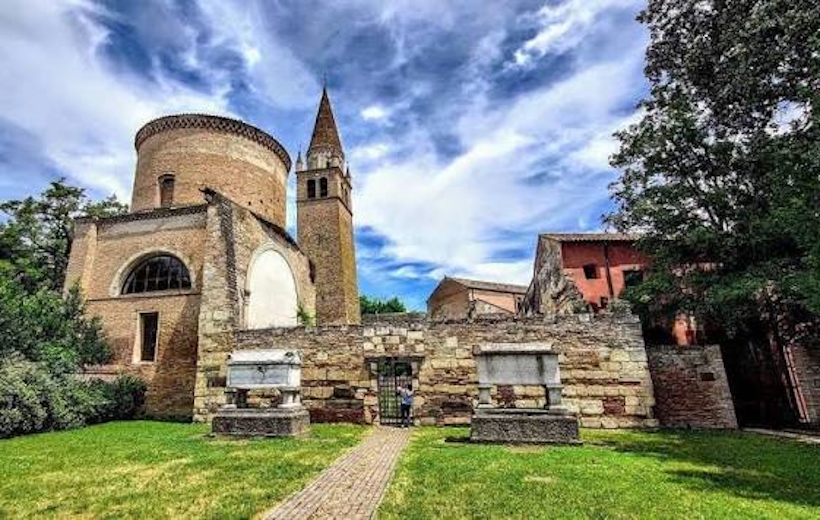 Luoghi memoriabili di Rovigo: Badia Polesine: l'Abbazia della Vangadizza. Dario Canil presenta corsi e seminari Reiki a Dolo (Venezia), vicino a Badia Polesine: l'Abbazia della Vangadizza di Rovigo.