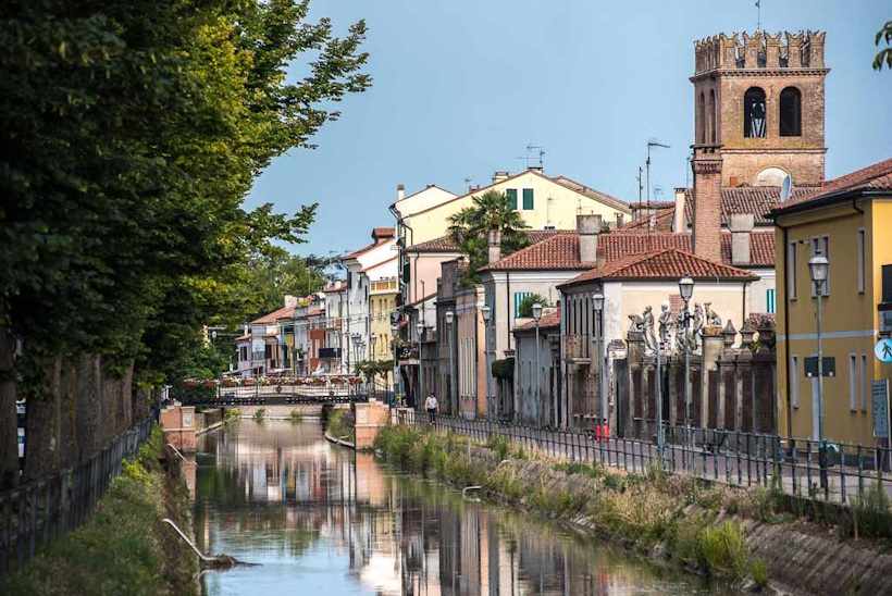 Lendinara, centro storico e canali della provincia di Rovigo.
