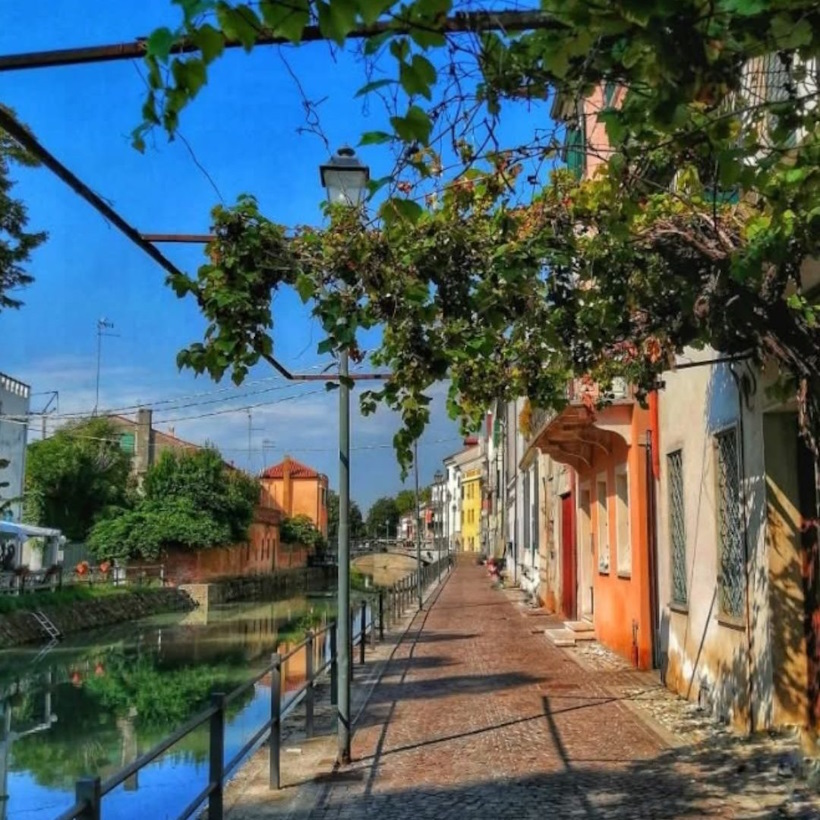 Canali e centro storico di Lendinara in provincia di Rovigo.