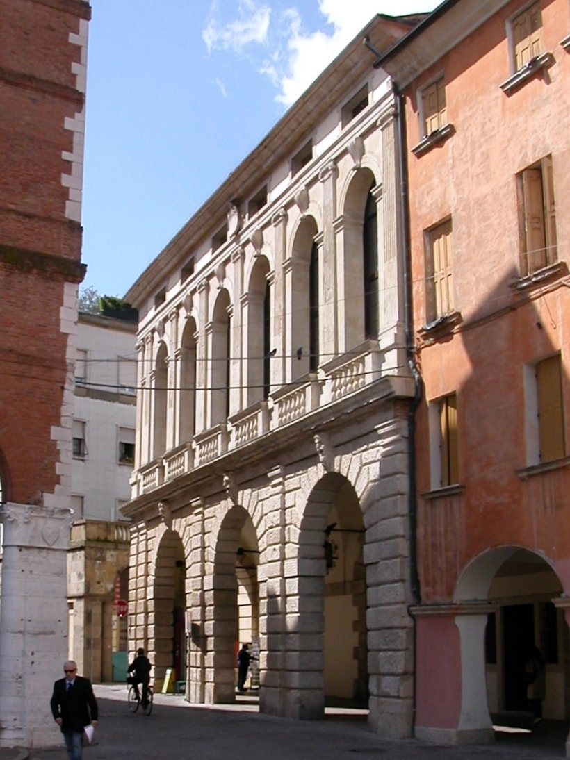 Palazzo Roncale nel centro storico di Rovigo.