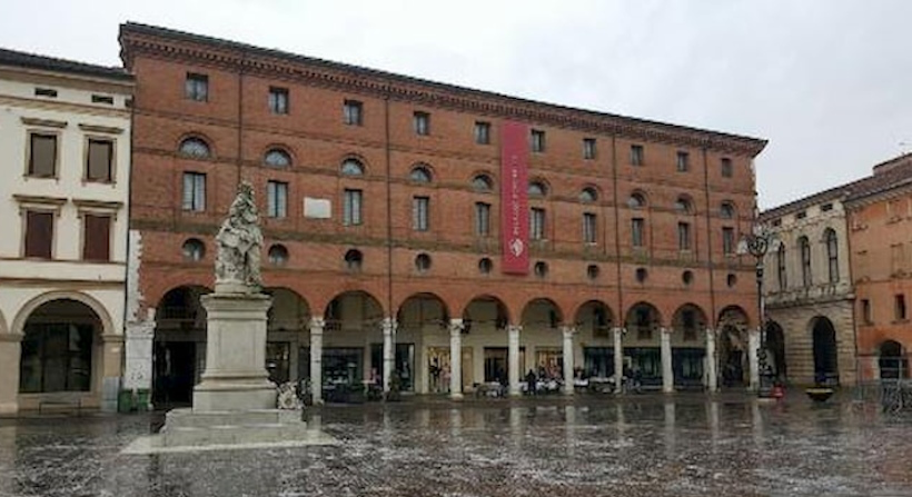 Luoghi memoriabili di Rovigo: Palazzo Roverella. Dario Canil presenta corsi e seminari Reiki vicino ad Palazzo Roverella, a Dolo (Venezia).