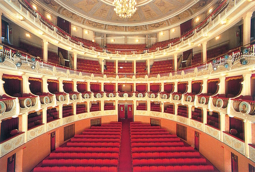Il Teatro Sociale di Rovigo, storico teatro della città.