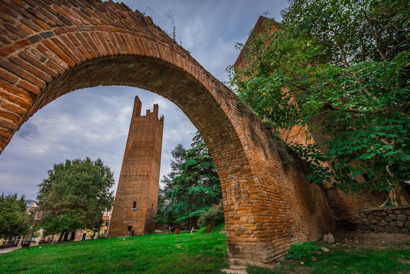 Luoghi memoriabili di Rovigo: Torre Donà. Dario Canil presenta corsi e seminari Reiki a Dolo (Venezia), vicino alla Torre Donà di Rovigo.