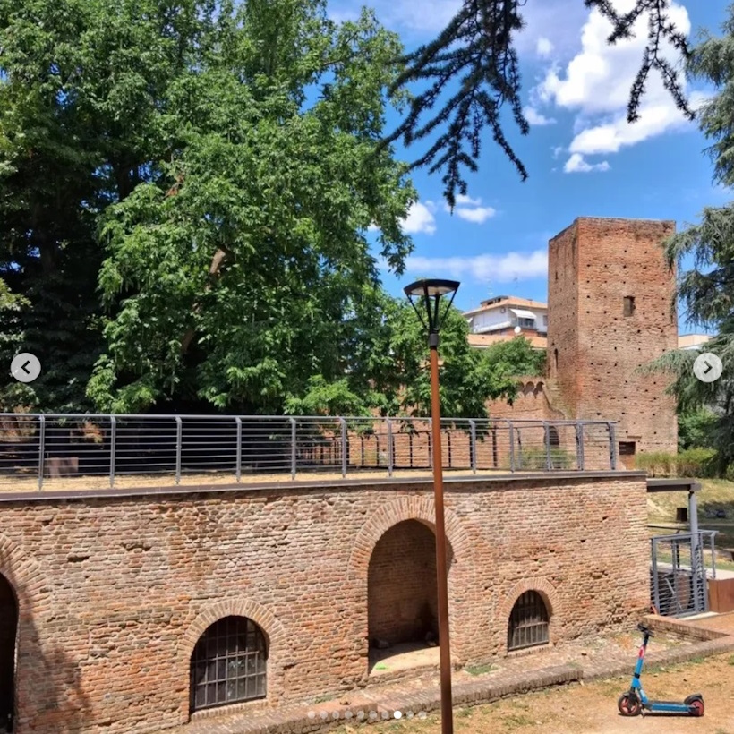 Luoghi memoriabili di Rovigo: Torre Mozza. Dario Canil presenta corsi e seminari Reiki a Dolo (Venezia), vicino alla Torre Mozza di Rovigo.