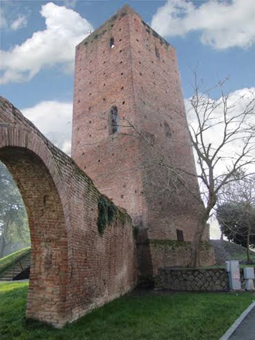 La Torre Mozza di Rovigo, antica torre medievale della città.