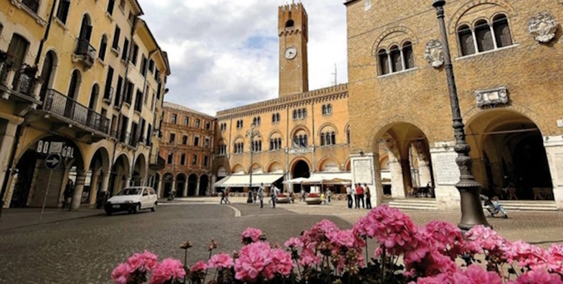 Palazzo del Podestà e Torre Civica a Treviso. Reiki, meditazione e crescita personale vicino Treviso.