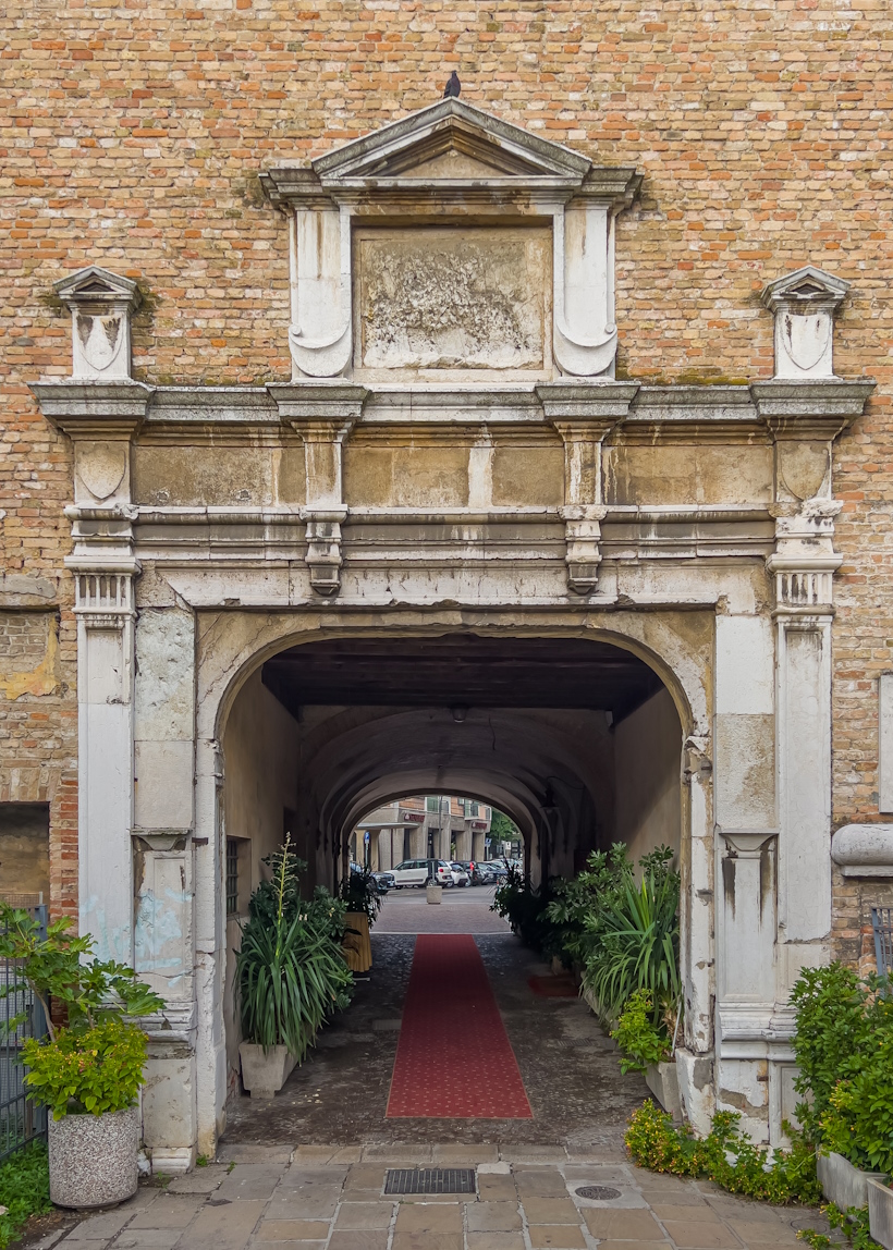 Porta Altinia, storico accesso alla città di Treviso. Reiki, meditazione e crescita personale vicino Treviso.