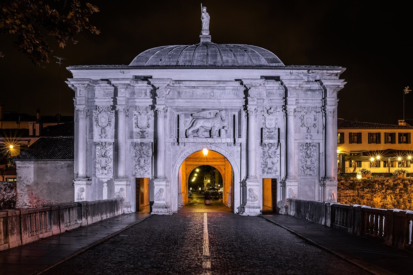 Porta San Tomaso a Treviso. Seminari e corsi Reiki vicino Treviso a Dolo Venezia.