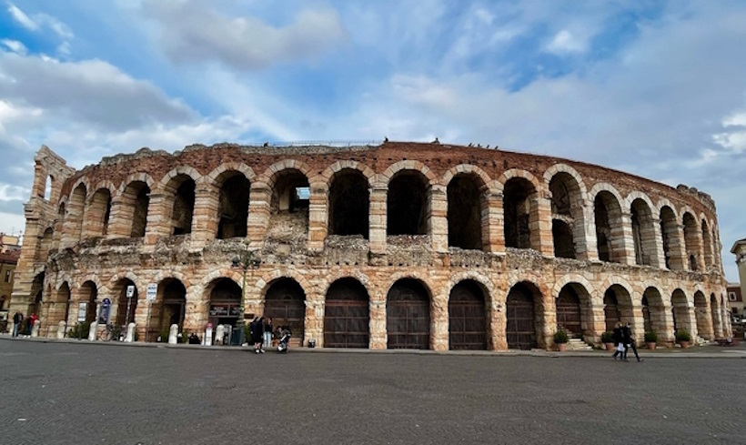 Arena di Verona in Piazza Bra. Seminari e corsi Reiki vicino Verona a Dolo Venezia.