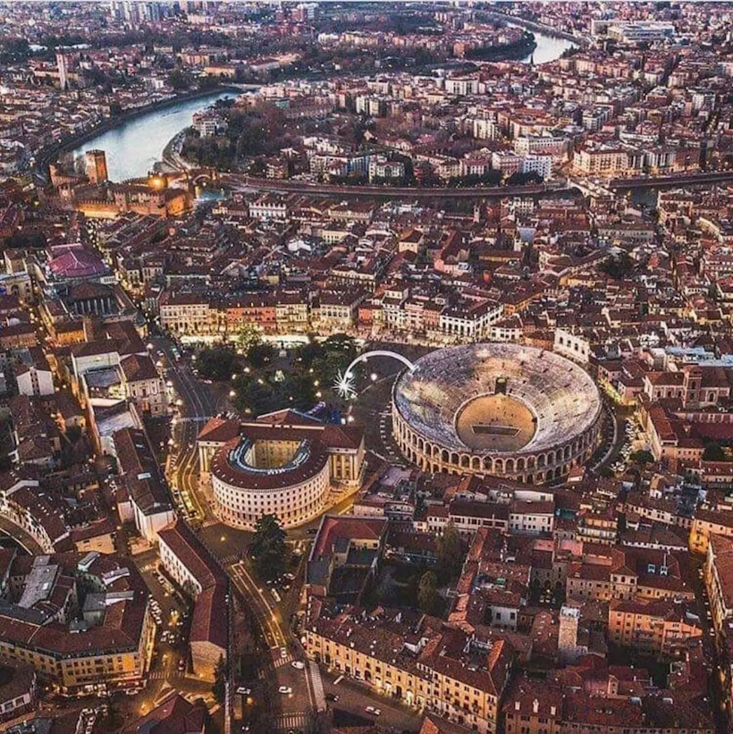 Luoghi memoriabili di Verona: Arena. Dario Canil presenta corsi e seminari Reiki vicino ad Arena, a Dolo (Venezia).