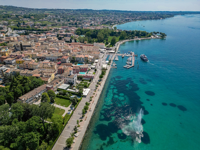 Lungolago e porto di Bardolino. Reiki e crescita personale vicino Verona.