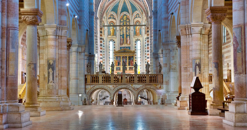 Interno della Basilica di San Zeno Maggiore a Verona. Seminari e corsi Reiki vicino Verona a Dolo Venezia.