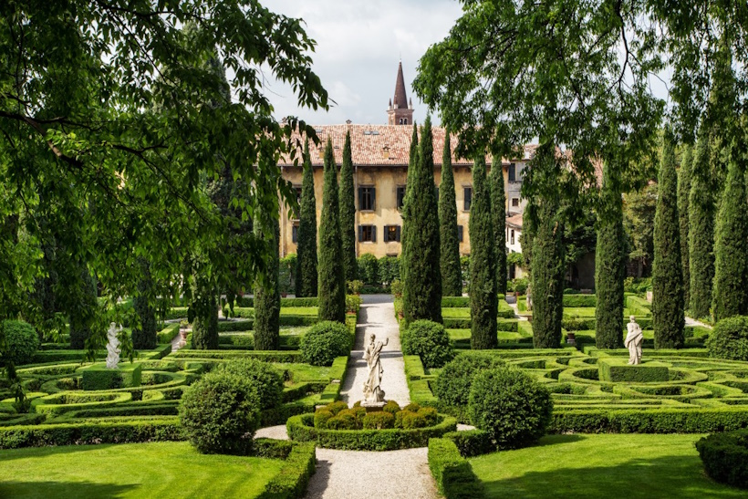 Luoghi memoriabili di Verona: Giardino Giusti. Dario Canil presenta corsi e seminari Reiki vicino ad Giardino Giusti, a Dolo (Venezia).