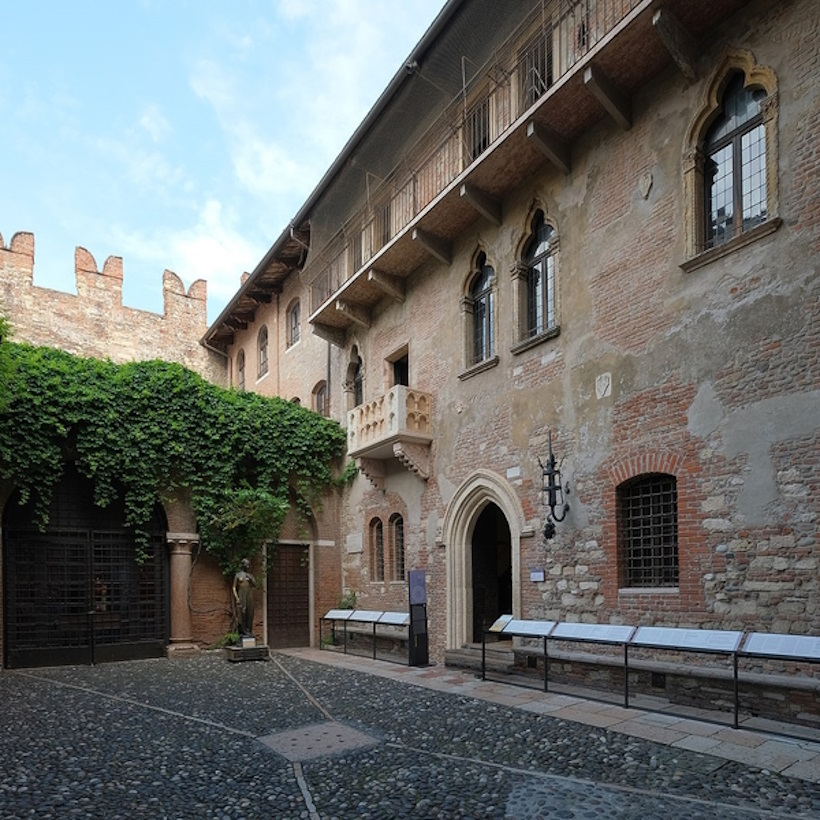 Luoghi memoriabili di Verona: Casa di Giulietta. Dario Canil presenta corsi e seminari Reiki vicino ad Casa di Giulietta, a Dolo (Venezia).