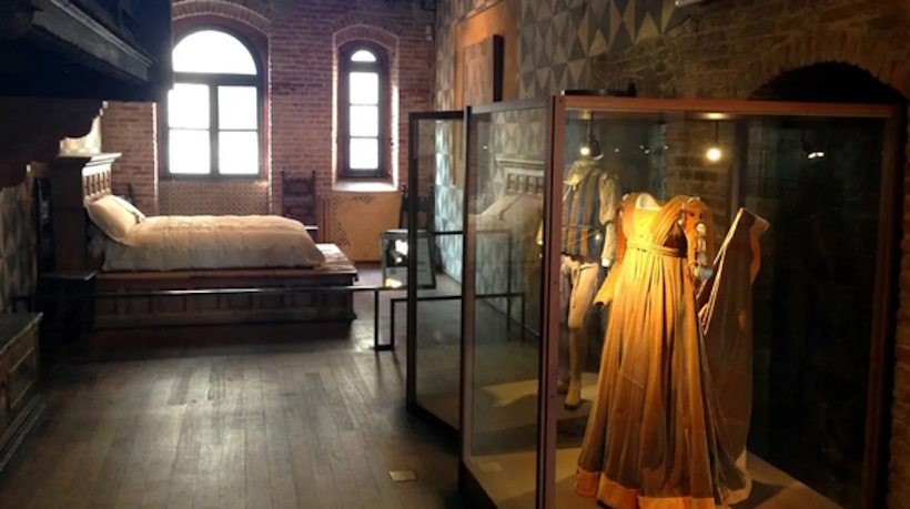 Stanza da letto della Casa di Giulietta a Verona. Reiki e percorsi di crescita personale vicino Verona.
