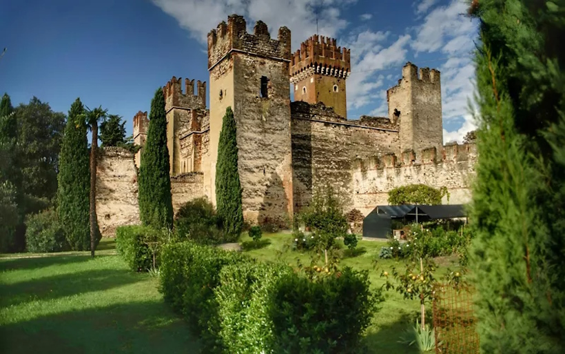 Lazise sul Lago di Garda. Il castello. Seminari e corsi Reiki vicino Verona a Dolo Venezia.