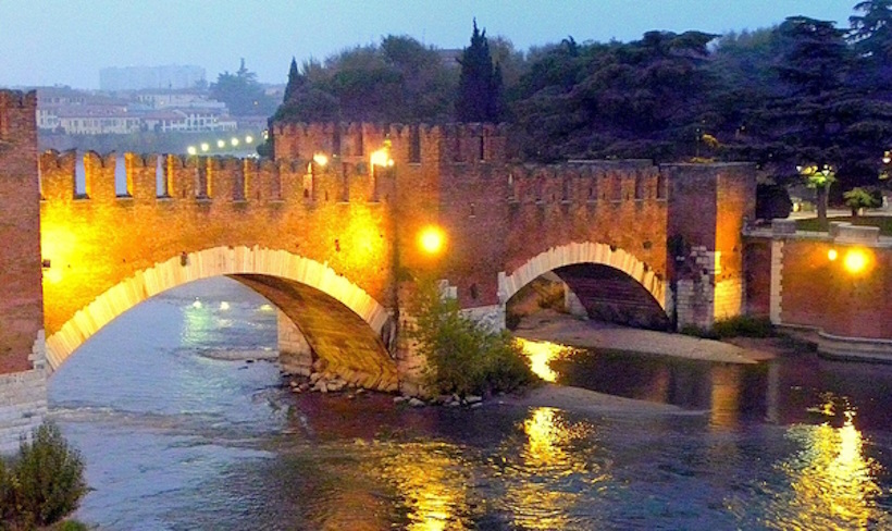 Luoghi memoriabili di Verona: Castelvecchio. Dario Canil presenta corsi e seminari Reiki vicino ad Castelvecchio, a Dolo (Venezia).