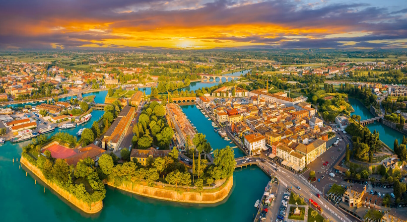 Luoghi memoriabili di Verona: Peschiera del Garda. Dario Canil presenta corsi e seminari Reiki vicino ad Peschiera del Garda, a Dolo (Venezia).