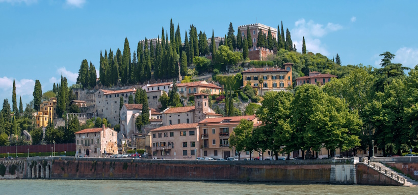 Verona, il Piazzale Castel San Pietro. Vicino Verona corsi e seminari Reiki nel Centro Olistico Tolteca a Dolo (Venezia)
