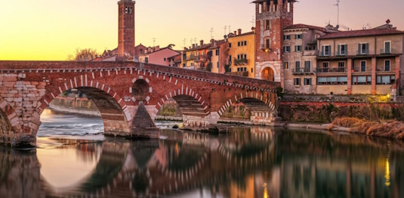 Ponte Pietra a Verona. Seminari e corsi Reiki vicino Verona a Dolo Venezia.