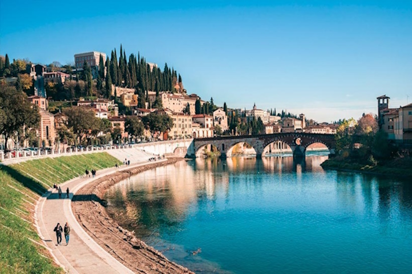 Veduta dell'Adige da Ponte Pietra a Verona. Reiki e crescita personale vicino Verona.