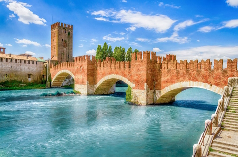 Veduta dell’Adige dal Ponte Scaligero di Verona. Reiki e crescita personale vicino Verona.