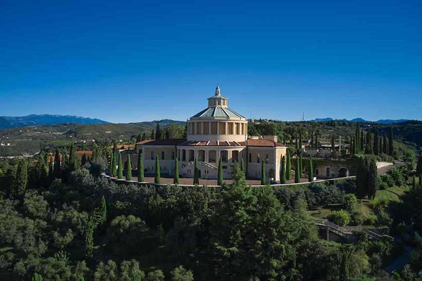 Santuario della Madonna di Lourdes a Verona. Seminari e corsi Reiki vicino Verona a Dolo Venezia.