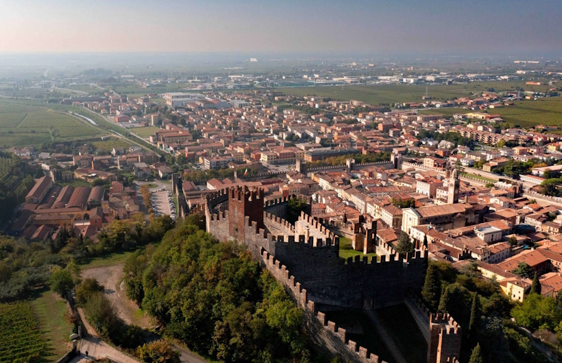 Centro storico e mura medievali di Soave. Reiki e crescita personale vicino Verona.