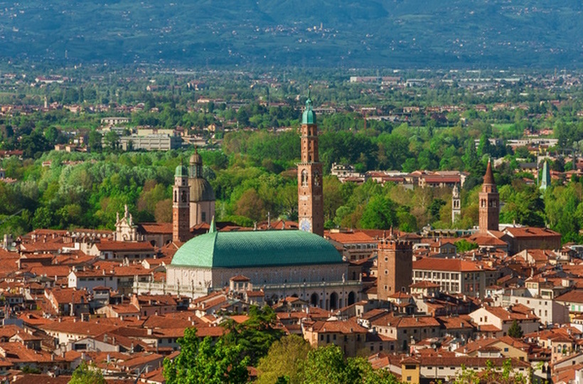 Dario Canil e il Centro Olistico Tolteca presentano corsi e seminari Reiki vicino a Vicenza.