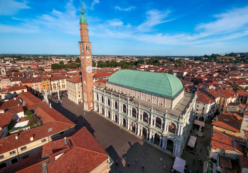La Basilica Palladiana, simbolo di Vicenza e capolavoro di Andrea Palladio.