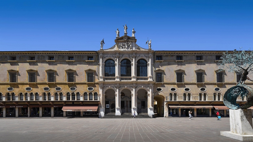 Luoghi memoriabili di Vicenza: Chiesa di San Vincenzo. Dario Canil presenta corsi e seminari Reiki vicino ad Chiesa di San Vincenzo, a Dolo (Venezia).