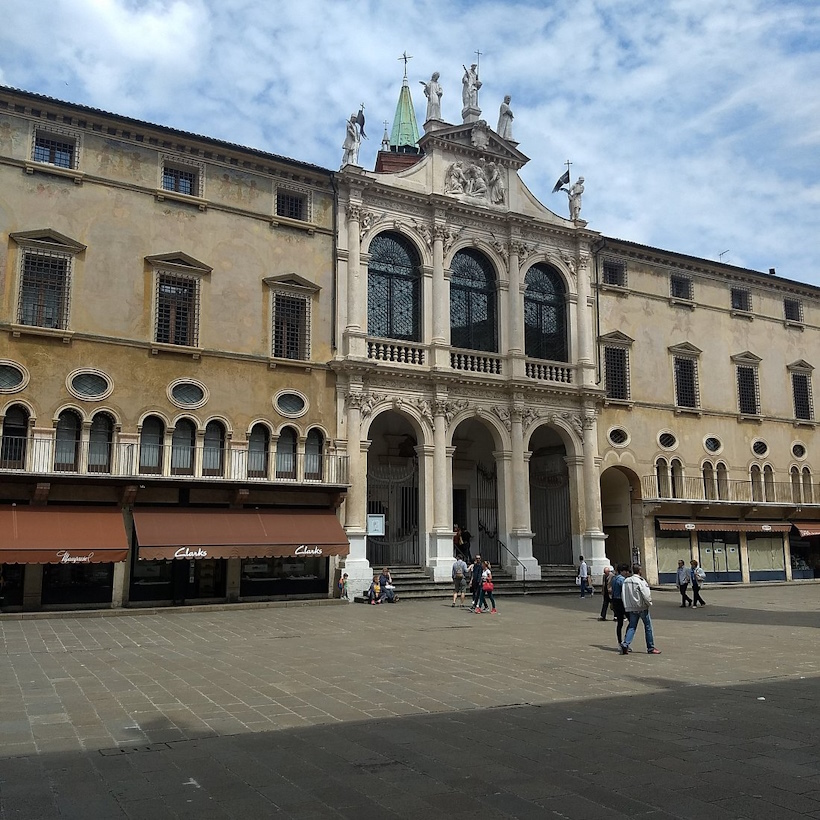 Interno della Chiesa di San Vincenzo nel centro storico di Vicenza.