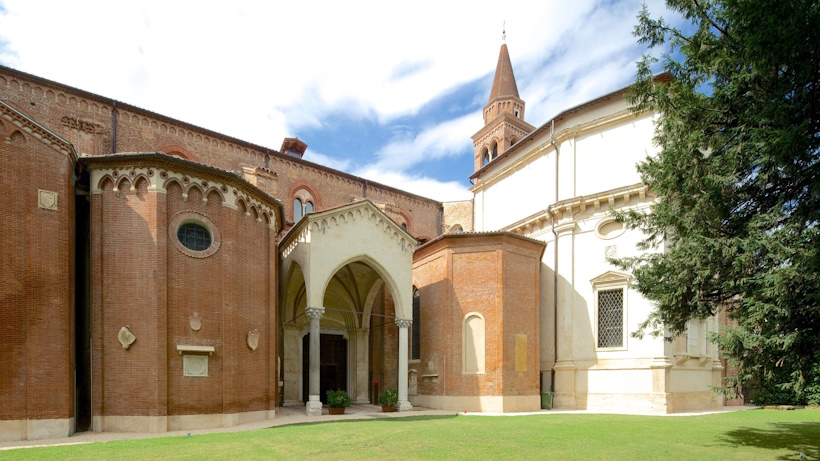 Interno della Chiesa di Santa Corona e patrimonio artistico di Vicenza.
