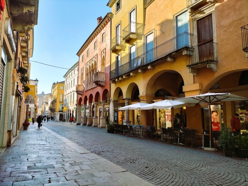 Corso Palladio nel centro storico di Vicenza. Seminari e corsi Reiki vicino Vicenza.