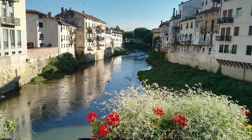 Luoghi memoriabili di Vicenza: Fiume Bacchiglione. Dario Canil presenta corsi e seminari Reiki vicino ad Fiume Bacchiglione, a Dolo (Venezia).