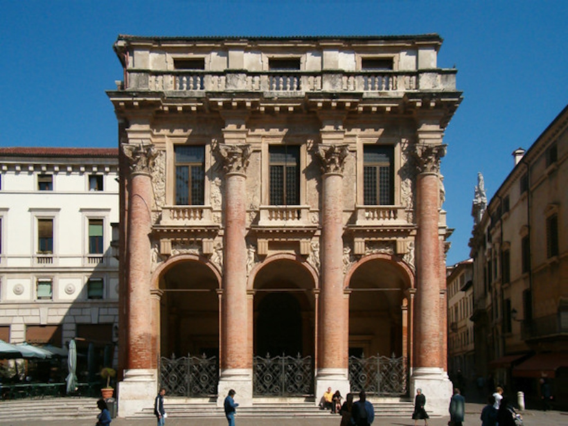 La Loggia del Capitaniato in Piazza dei Signori a Vicenza. Seminari e corsi Reiki vicino Vicenza.
