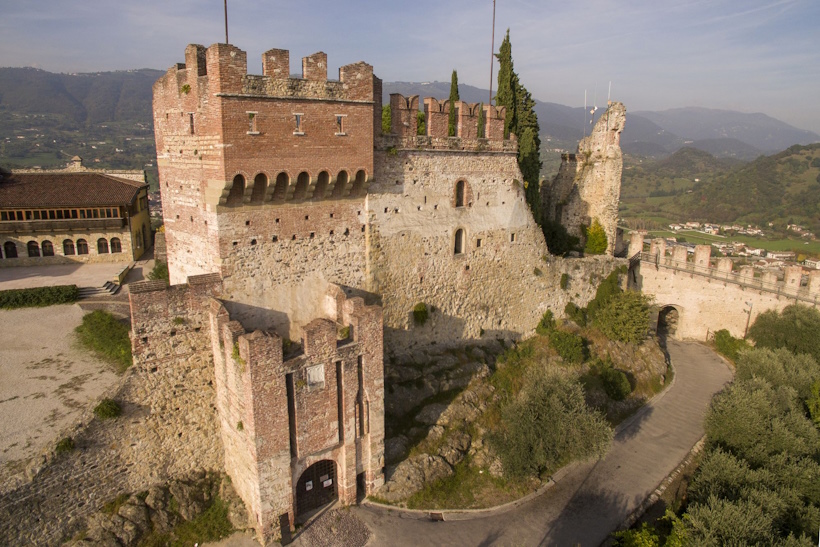 Il Castello Superiore di Marostica domina il borgo medievale della provincia di Vicenza.
