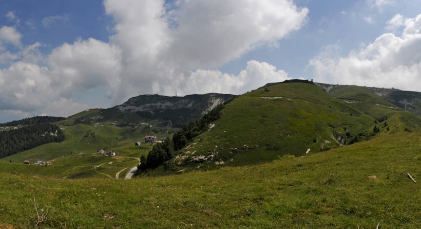 Il Monte Grappa tra storia, natura e panorami spettacolari nel Veneto.