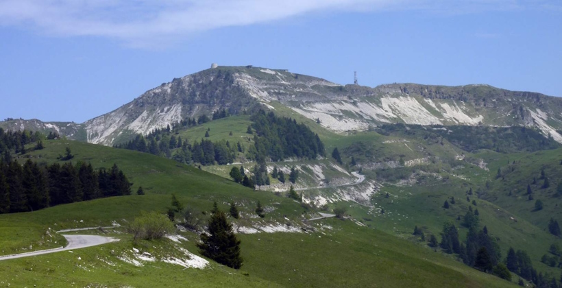 Panorama dal Monte Grappa sulle montagne e sulla pianura veneta.