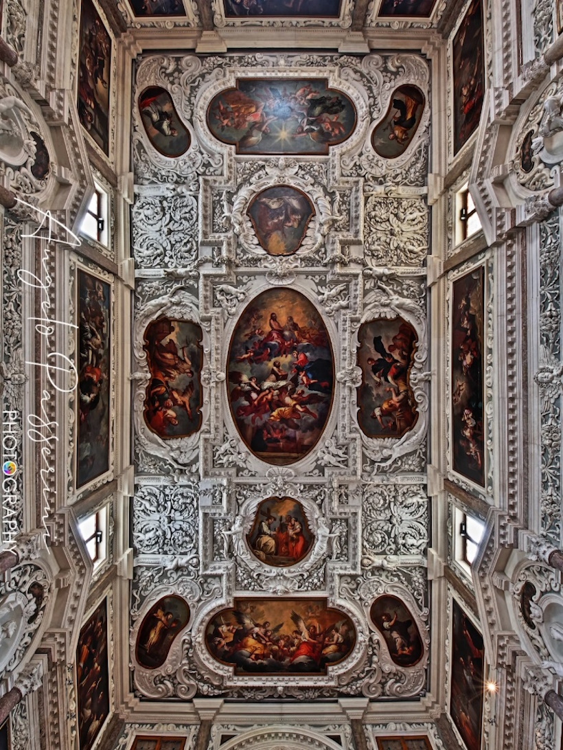 Interno dell'Oratorio di San Nicola a Vicenza e testimonianza della storia religiosa locale.