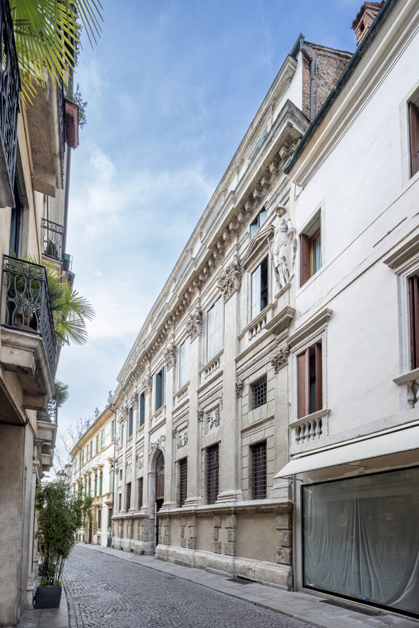 Dettagli architettonici di Palazzo Valmarana Braga nel centro storico di Vicenza.