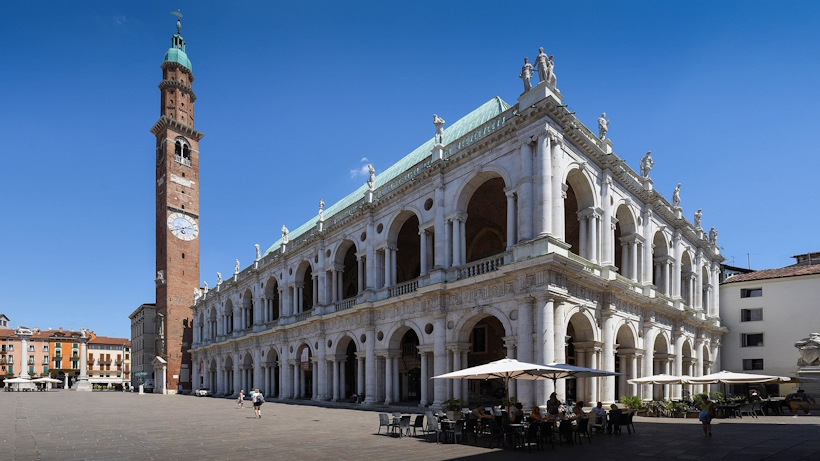 Luoghi memoriabili di Vicenza: Piazza dei Signori. Dario Canil presenta corsi e seminari Reiki vicino ad Piazza dei Signori, a Dolo (Venezia).