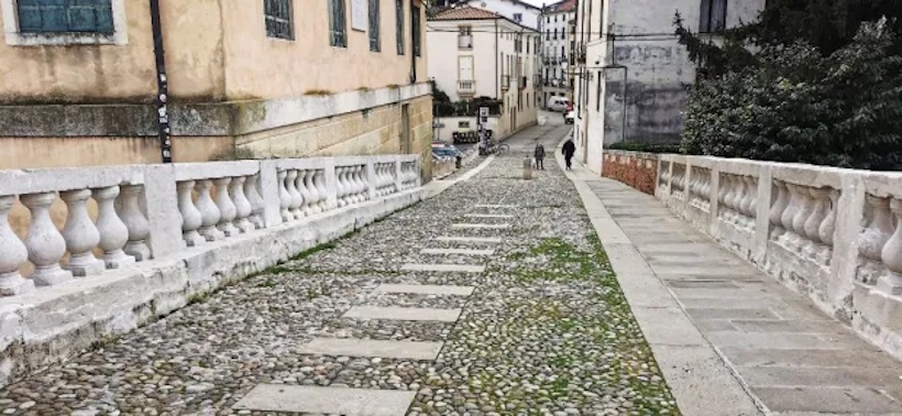 Il Ponte San Michele sul fiume Retrone nel centro storico di Vicenza.
