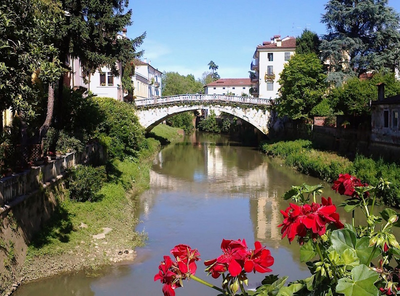 Scorcio del Ponte San Michele e del fiume Retrone nel cuore di Vicenza.