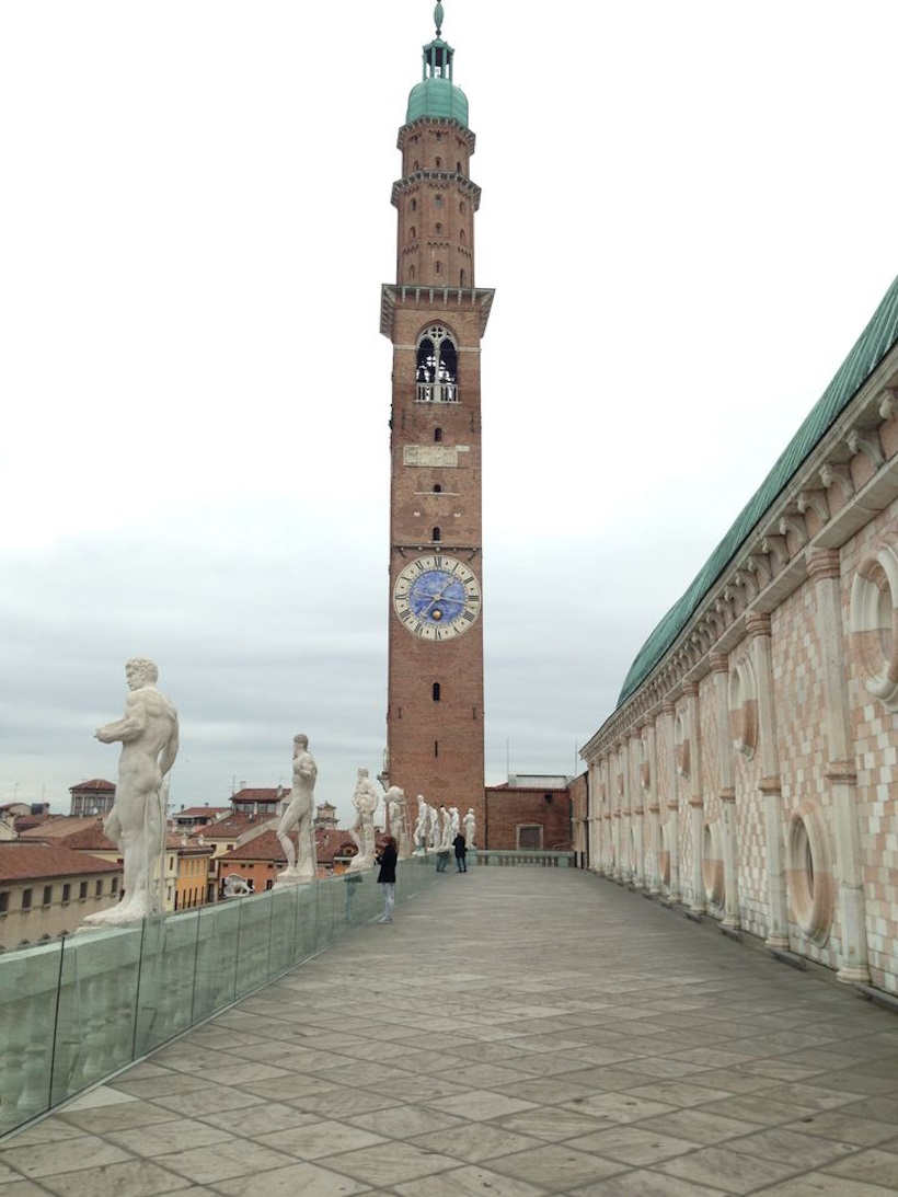 La Torre Bissara accanto alla Torre Bissara nel cuore di Vicenza.